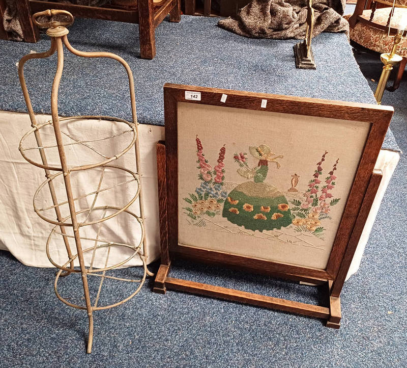 OAK FRAMED FIRE SCREEN WITH DECORATIVE FLORAL TAPESTRY & BRASS POT STAND