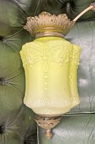 EARLY 20TH CENTURY YELLOW GLASS RISE & FALL LIGHT FITTING,