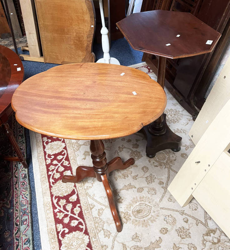 19TH CENTURY MAHOGANY PEDESTAL TABLE ON 3 SPREADING SUPPORTS & ONE OTHER PEDESTAL TABLE