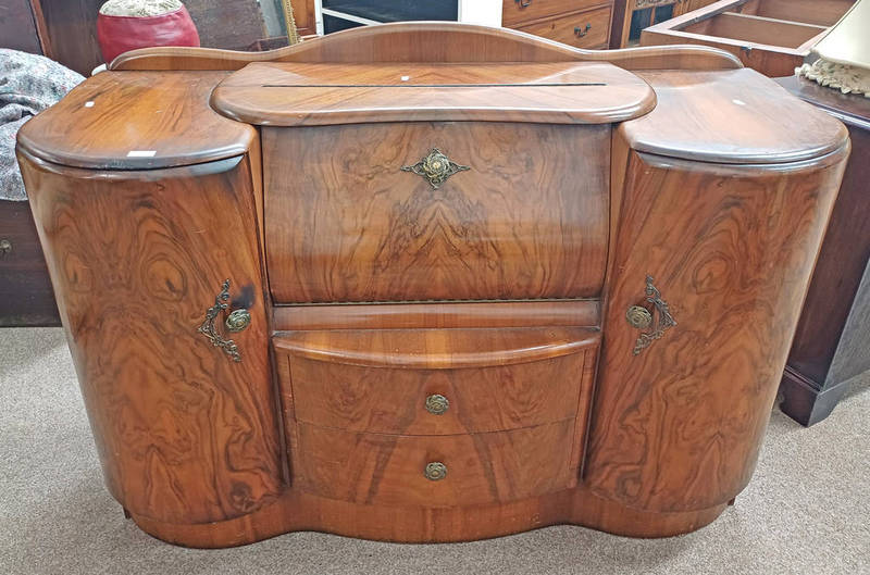 MID 20TH CENTURY WALNUT COCKTAIL CABINET WITH CENTRALLY SET LIFT-TOP OVER 2 DRAWERS FLANKED TO EACH