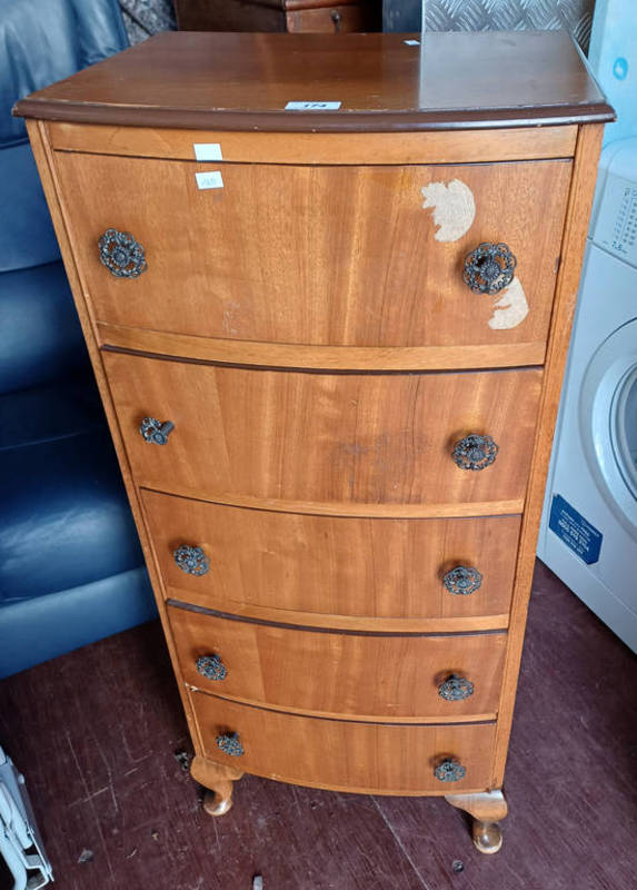 20TH CENTURY WALNUT CHEST OF 5 DRAWERS ON SHORT QUEEN ANNE SUPPORTS.