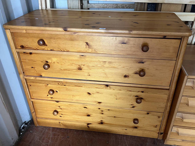 PINE CHEST OF 4 DRAWERS.