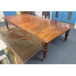 19TH CENTURY MAHOGANY EXTENDING DINING TABLE WITH 3 EXTRA LEAVES ON TURNED SUPPORTS.