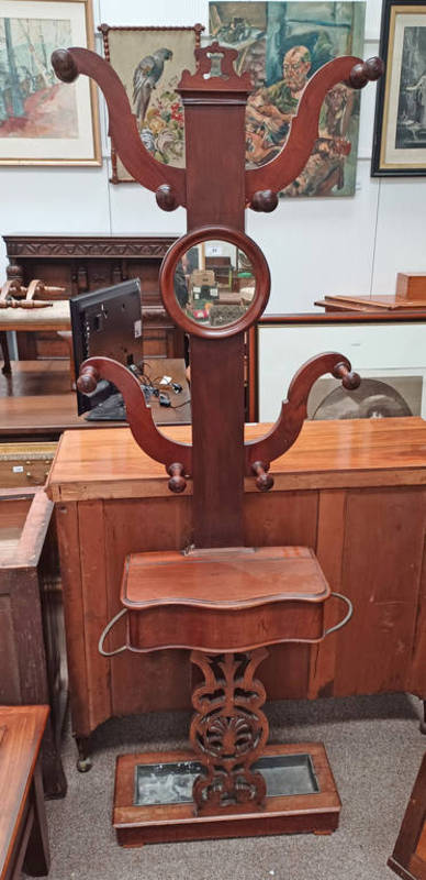 19TH CENTURY MAHOGANY MIRROR BACK HALLSTAND WITH SHAPED BACK & DECORATIVE FRET WORK TO BASE,