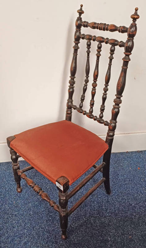 LATE 19TH/EARLY 20TH CENTURY EBONISED CHAIR WITH DECORATIVE BOBBIN BACK ON TURNED SUPPORTS - 87 CM