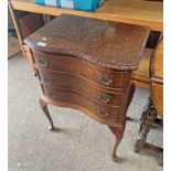 20TH CENTURY WALNUT CHEST OF DRAWERS WITH SHAPED FRONT & 3 DRAWERS ON QUEEN ANNE SUPPORTS