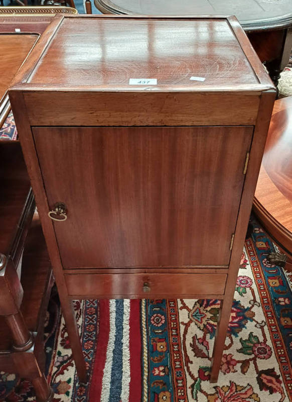 EARLY 20TH CENTURY MAHOGANY SINGLE DOOR BEDSIDE CABINET WITH SINGLE DRAWER TO BASE.