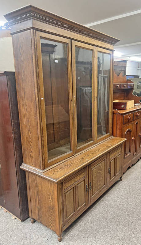 20TH CENTURY OAK BOOKCASE WITH 3 GLAZED PANEL DOORS OPENING TO SHELVED INTERIOR OVER BASE WITH 3