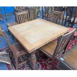 20TH CENTURY OAK DRAW LEAF TABLE ON BALUSTER SUPPORTS & SET OF OAK DINING CHAIRS