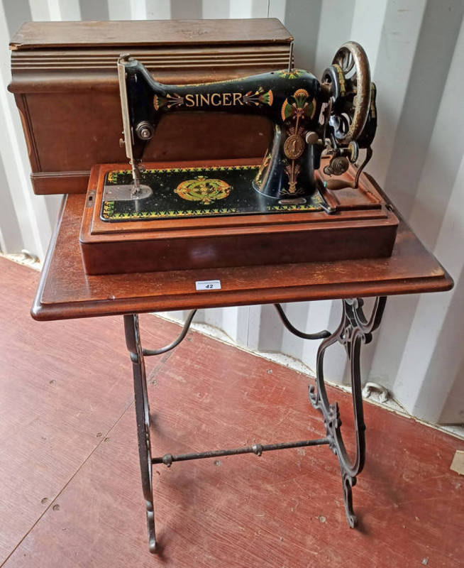 MAHOGANY CASED SINGER SEWING MACHINE & SEWING TABLE ON DECORATIVE CAST METAL SUPPORTS, MACHINES NO,