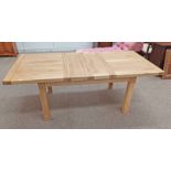 OAK EXTENDING KITCHEN TABLE WITH 2 EXTRA LEAVES.