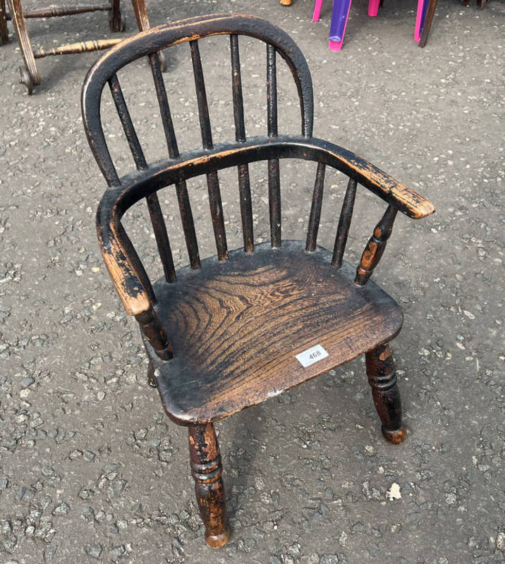 EARLY 20TH CENTURY CHILD'S ELM WINDSOR CHAIR