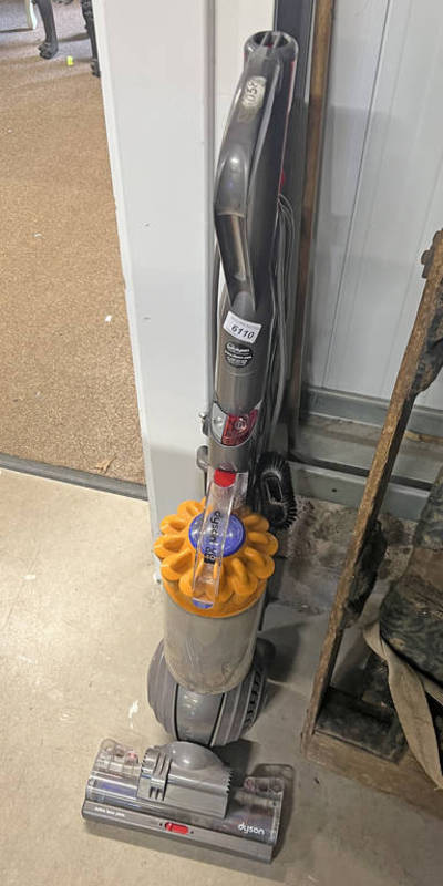 DYSON DL 40 HOOVER