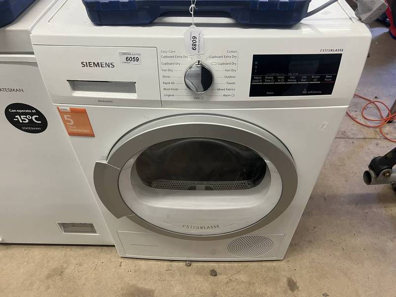 SIEMENS EXTRAKLASSE TUMBLE DRYER Condition Report: The item has multiple scuffs,