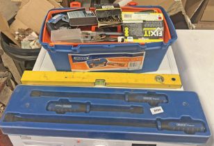 TOOL BOX WITH CONTENTS OF VARIOUS TOOLS TO INCLUDE DRAPER EXPERT PRY BARS, SCREWDRIVERS,