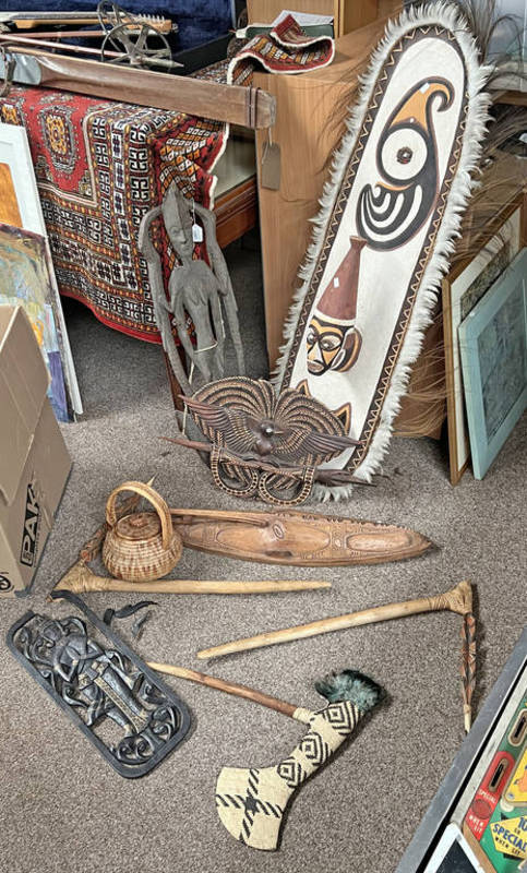 SELECTION OF TRIBAL ITEMS TO INCLUDE A SPIRIT BOARD, CARVED WOODEN FIGURE, WICKER KETTLE ETC.