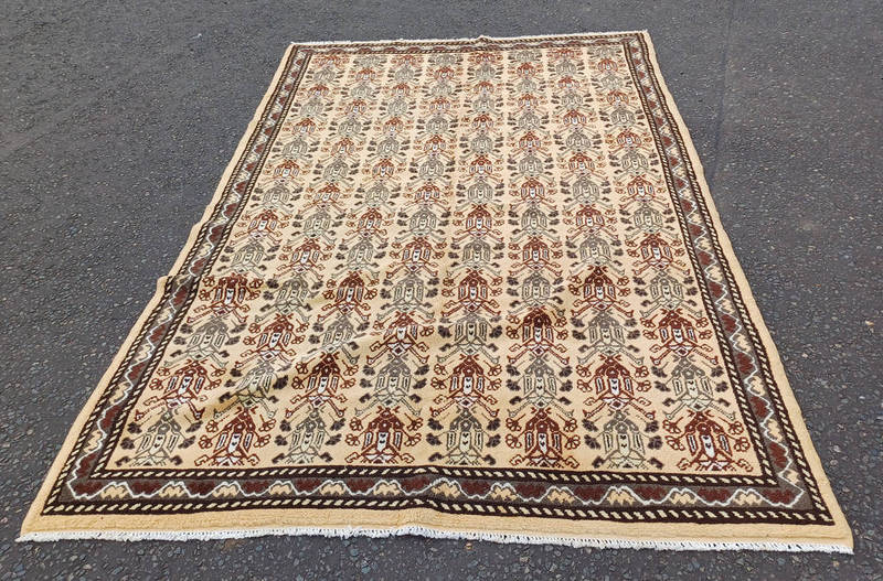 FULL WOOL PILE CREAM GROUND HAND WOVEN MOROCCAN CARPET 290 X 195CM