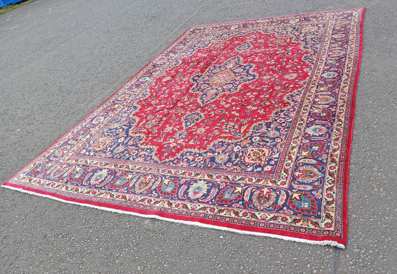 RICH RED GROUND IRANIAN CARPET WITH TRADITIONAL FLORAL MEDALLION DESIGN 287 X 400CM