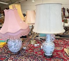 3 ORIENTAL STYLE TABLE LAMPS WITH FLORAL DECORATION AND TWO OTHERS -5-