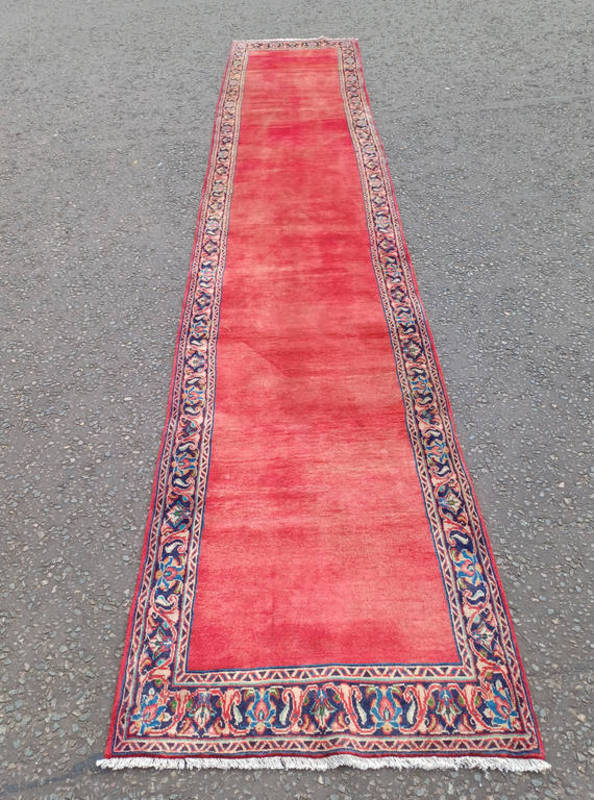 RED GROUND IRANIAN RUNNER ALL OVER PLAIN FIELD WITH SURROUNDING BORDER 450 X 85CM