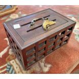 LATE 19TH OR EARLY 20TH CENTURY MAHOGANY & BRASS DESKTOP LOCK BOX WITH SECTIONAL SIDES & A KEY,