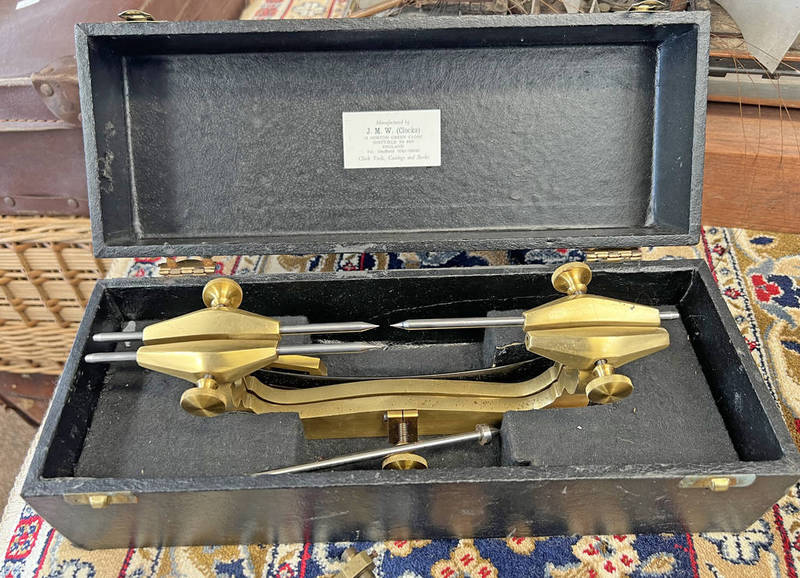 J M W (CLOCKS), SHEFFIELD BRASS DEPTHING TOOL IN ITS FITTED CASE.