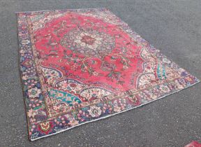 RED GROUND PERSIAN TREES MULTICOLOURED CARPET WITH A MEDALLION DESIGN 230 X 315CM