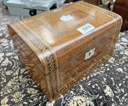LATE 19TH OR EARLY 20TH CENTURY PARQUETRY INLAID WALNUT JEWELLERY BOX,