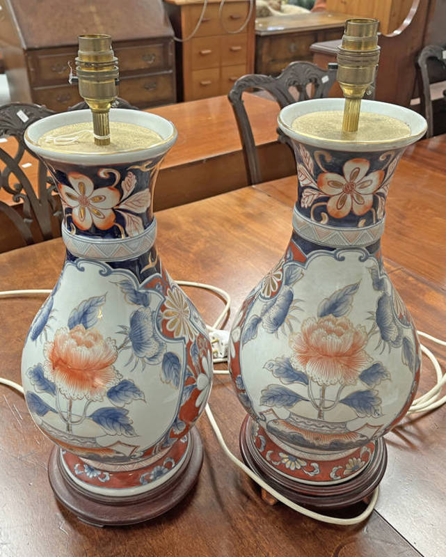 PAIR OF ORIENTAL STYLE PORCELAIN TABLE LAMPS WITH FLORAL DECORATION,