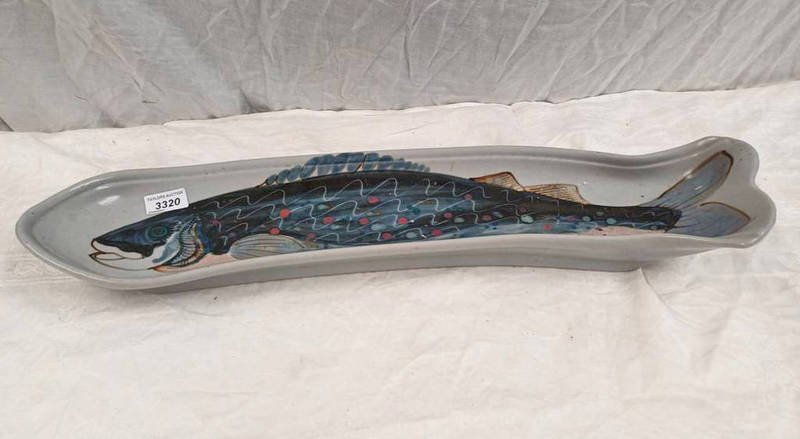 HIGHLAND STONEWARE SALMON SERVING DISH 63 CM LONG