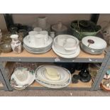 VARIOUS PORCELAIN DINNER & TEAWARE, ASHETS,