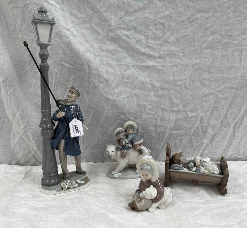 LLADRO FIGURE,