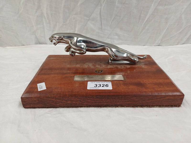 JAGUAR CAR MASCOT ON MAHOGANY PLINTH 24 CM LONG