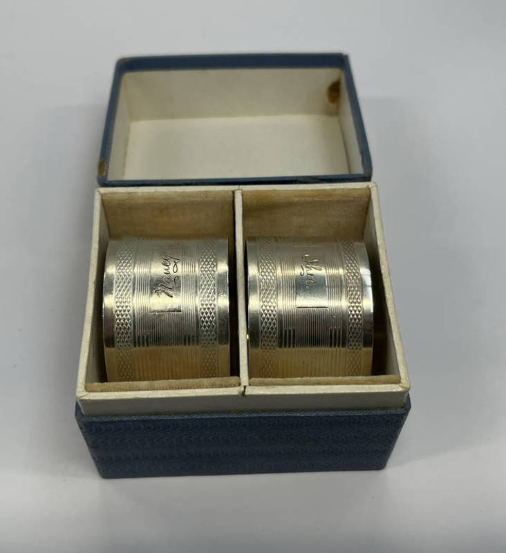 BOXED PAIR SILVER NAPKIN RINGS WITH ENGINE TURNED DECORATION,