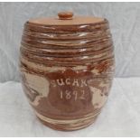 19TH CENTURY SCOTTISH POTTERY BROWN & CREAM BARREL JAR MARKED SUGAR 1892 & LATER OAK LID 22 CM TALL