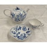 MEISSEN BLUE & WHITE TEAPOT,