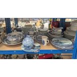 SELECTION OF BLUE & WHITE WARE INCLUDING DELFT,