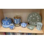 SELECTION OF WEDGWOOD JASPERWARE ON 1 SHELF INCLUDING CHEESE DISH, BISCUIT BARREL,