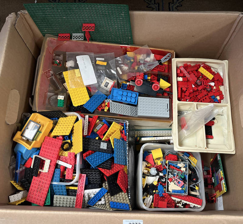 QUANTITY OF VARIOUS LEGO