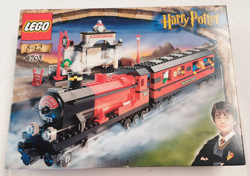 LEGO 4708 HOGWARTS EXPRESS STEAM TRAIN FROM HARRY POTTER.
