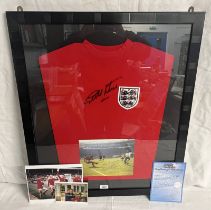 SIR GEOFF HURST SIGNED 1966 REPLICA ENGLAND INTERNATIONAL TOP.