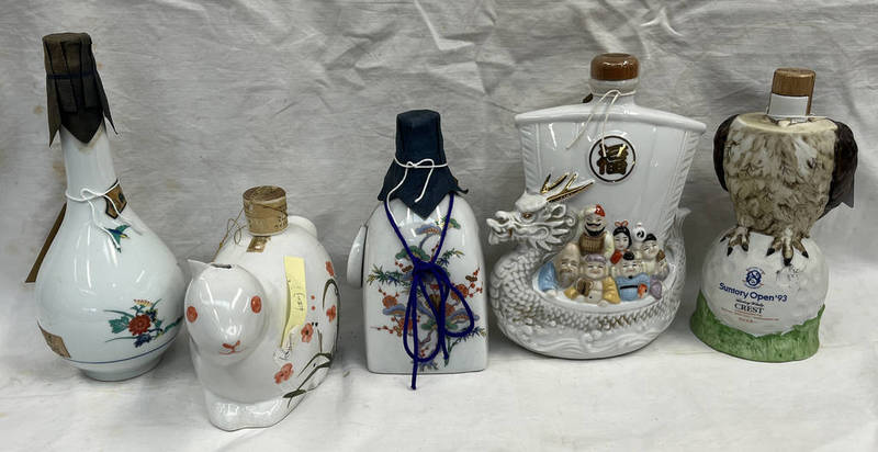 5 SUNTORY & OTHER JAPANESE PORCELAIN WHISKY DECANTERS TO INCLUDE RABBIT,