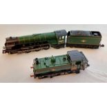 TWO GRAHAM FARISH N GAUGE LOCOMOTIVES INCLUDING 4-6-2 BR GREEN 'SUN CHARIOT' 60527 TOGETHER WITH