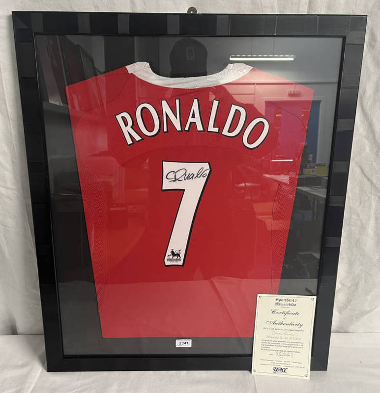 CHRISTIANO RONALDO NO 7 SIGNED MANCHESTER UNITED SHIRT : FRAMED WITH CERTIFICATE OF AUTHENTICITY