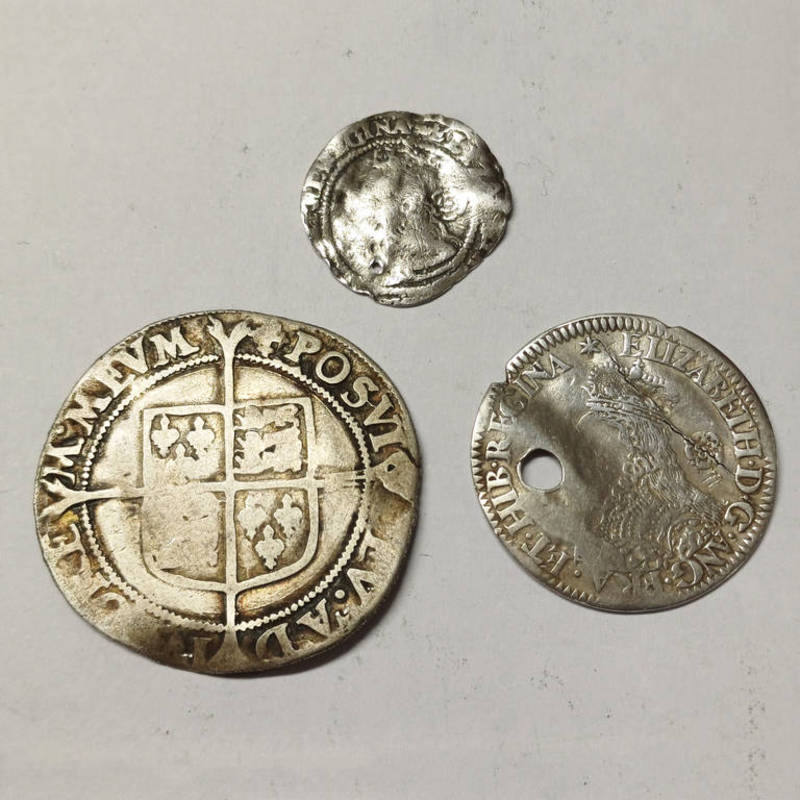 3 X ELIZABETH I COINS TO INCLUDE SHILLING,