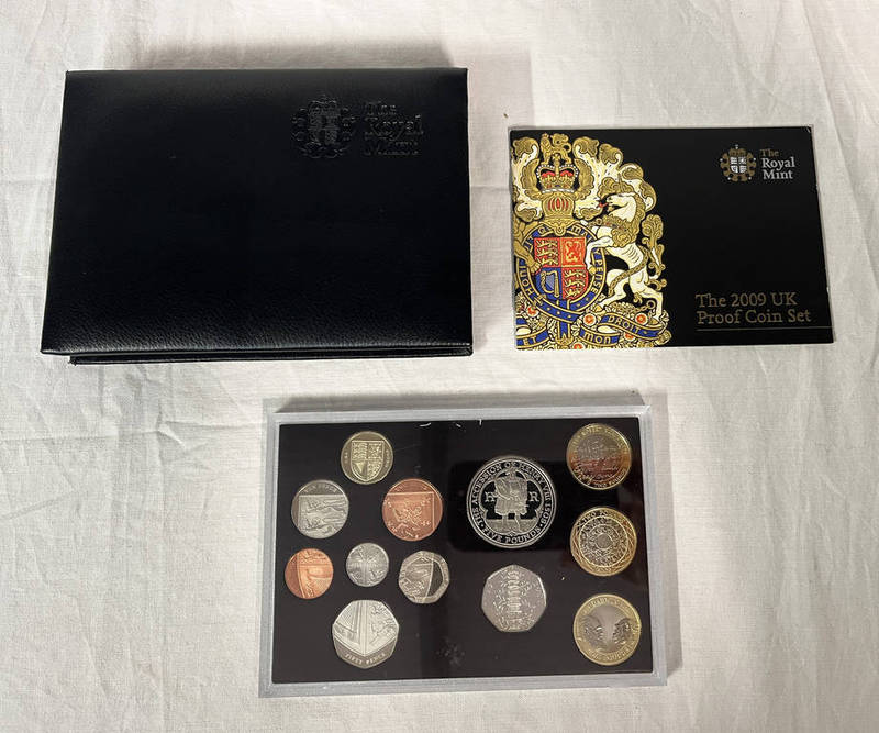 2009 DELUXE UK PROOF SET, 12 COINS £5 - 1P INCLUDING KEW GARDENS 50P, IN CASE OF ISSUE, WITH C.O.A.