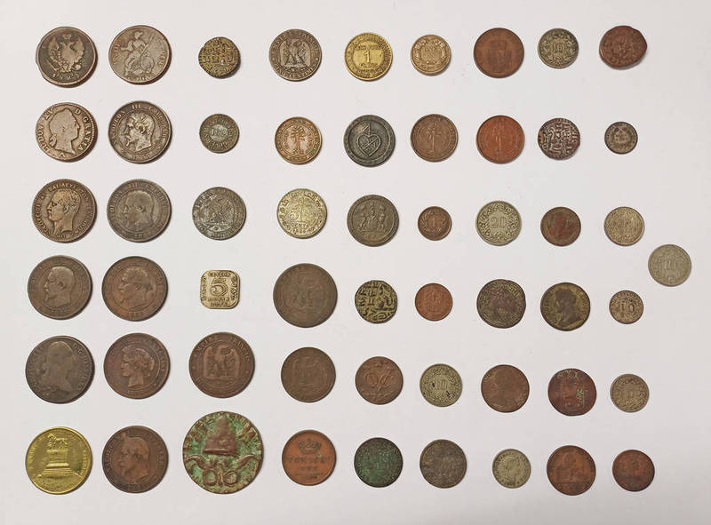 SELECTION OF VARIOUS WORLD BASE METAL COINAGE TO INCLUDE 1750 DUIT, 1839 INDIA MYSORE,