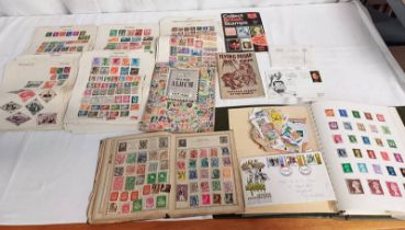 SELECTION OF VARIOUS STAMP ALBUMS AND LOOSE ALBUM PAGES OF WORLD STAMPS TO INCLUDE 2 X TWO PENNY