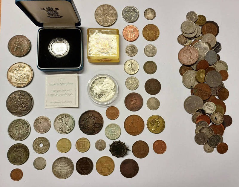 SELECTION OF VARIOUS WORLD COINAGE TO INCLUDE 1887 & 1889 VICTORIA CROWNS, 1887 DOUBLE FLORIN,