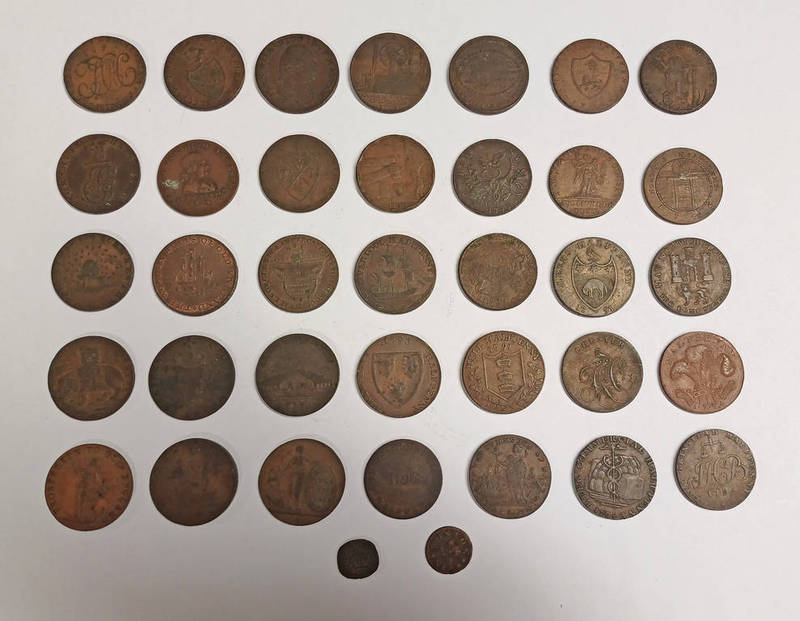 37 X TOKENS TO INCLUDE 35 18TH CENTURY HALFPENNY TOKENS WITH BRIGHTELMSTONE, LIVERPOOL, POOLE,